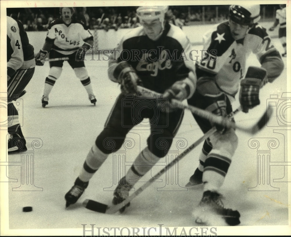 1979 Press Photo Salt Lake skater tries to break Housotn Apollos cutlines.- Historic Images