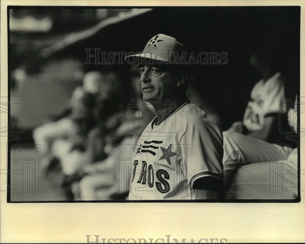 1974 Press Photo Houston Astros manager Preston Gomez not looking happy. - Historic Images