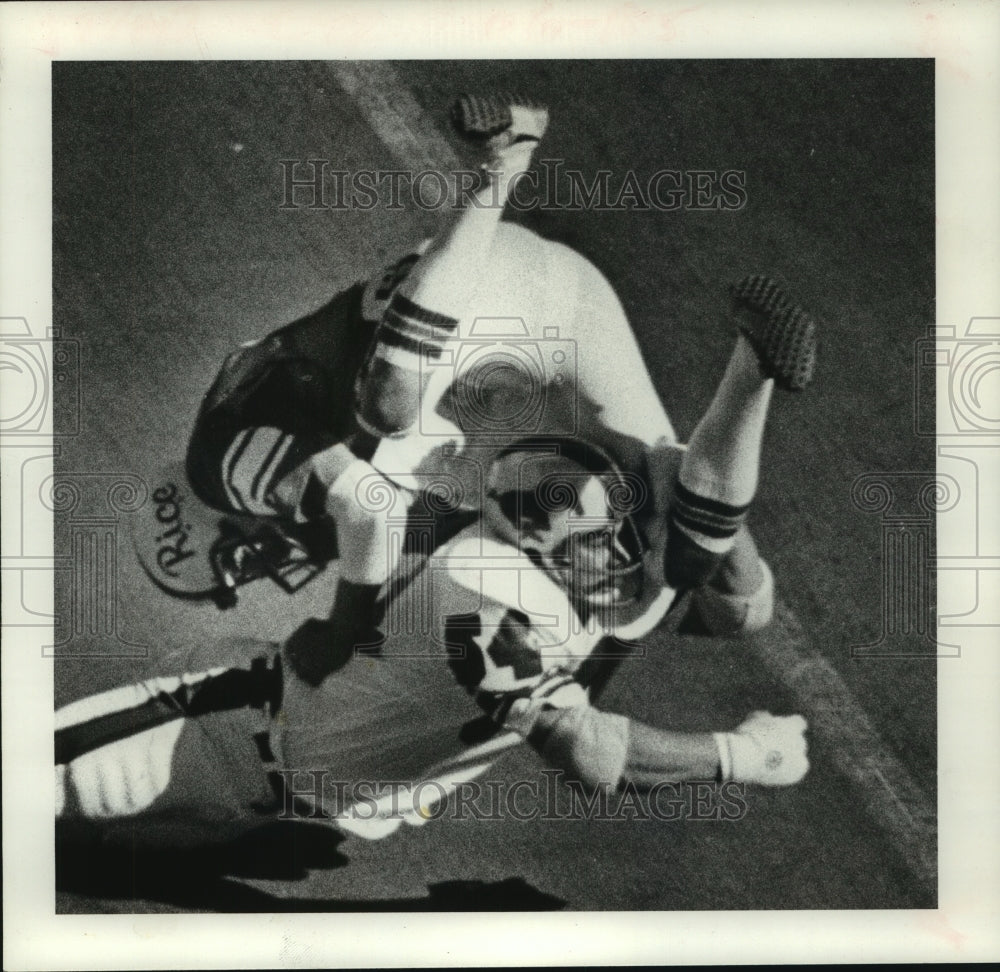 1976 Press Photo Rice University&#39;s David Houser gets tackled during a return.- Historic Images