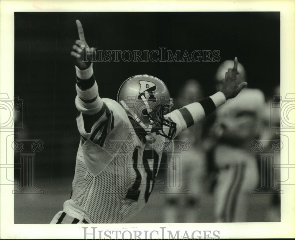 1986 Press Photo Rice&#39;s Darrell Goolsby celebrates scoring winning touchdown.- Historic Images