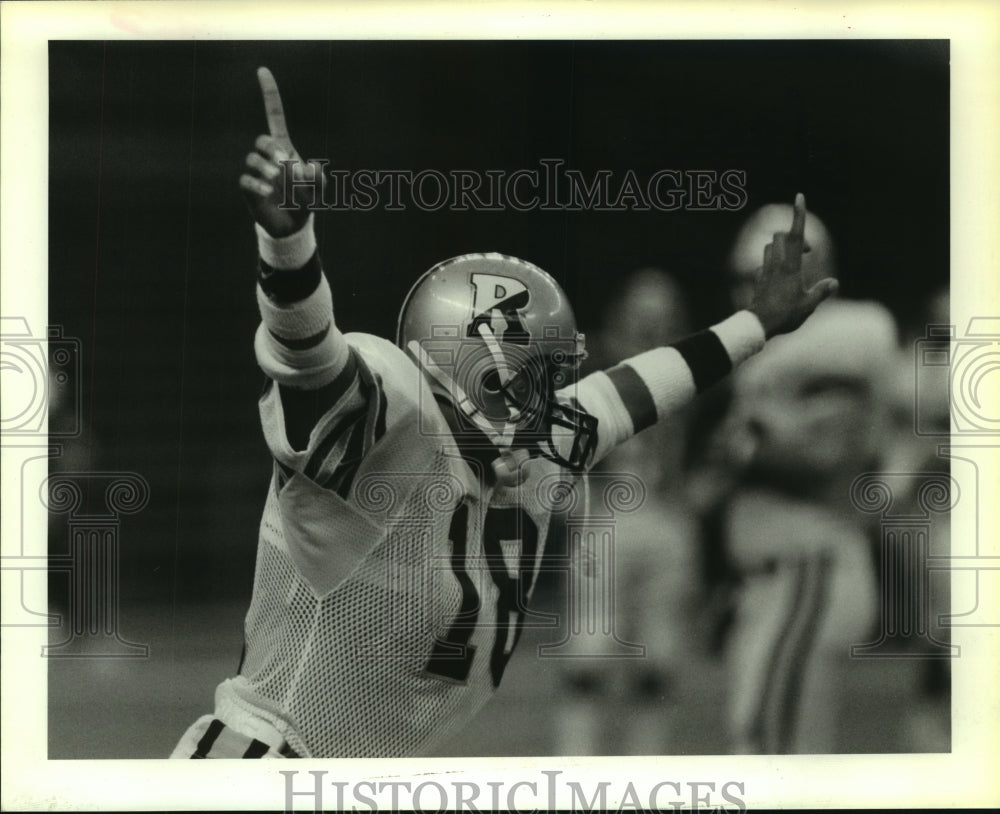1986 Press Photo Rice's Darrell Goolsby celebrates scoring winning touchdown.- Historic Images