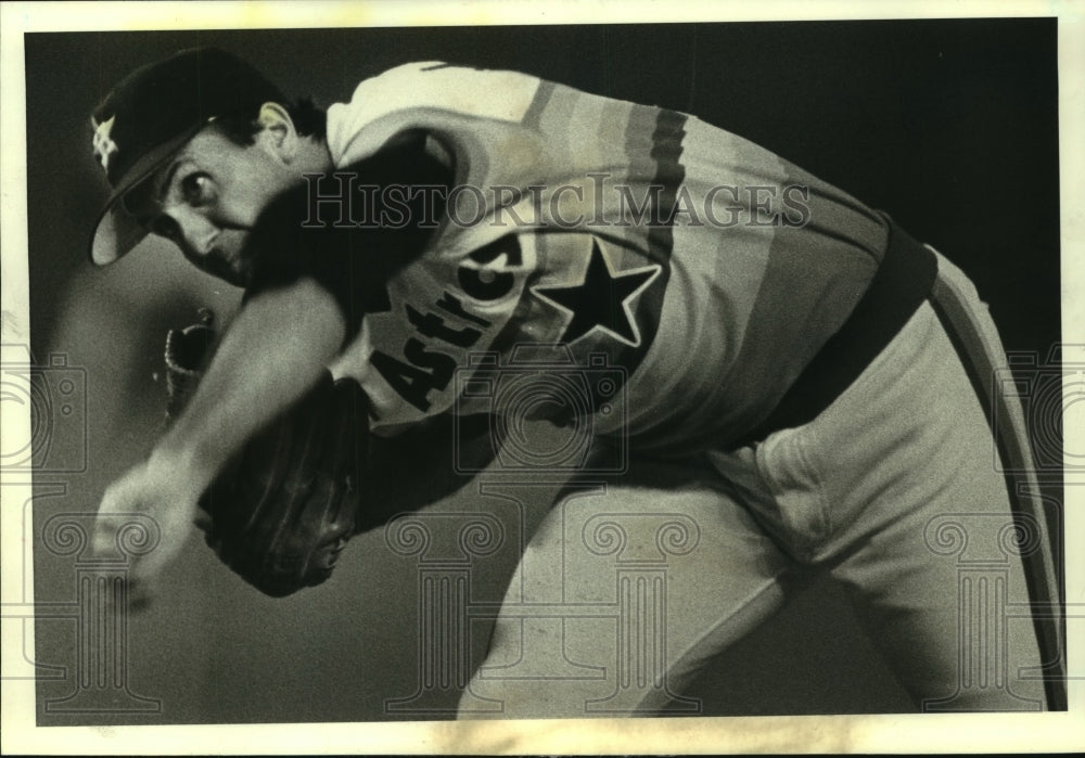 1986 Press Photo Houston Astros' pitcher Jim Deshaies releases a pitch. - Historic Images