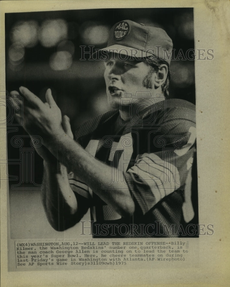 1975 Press Photo Washington Redskins quarterback Billy Kilmer cheers team on.- Historic Images