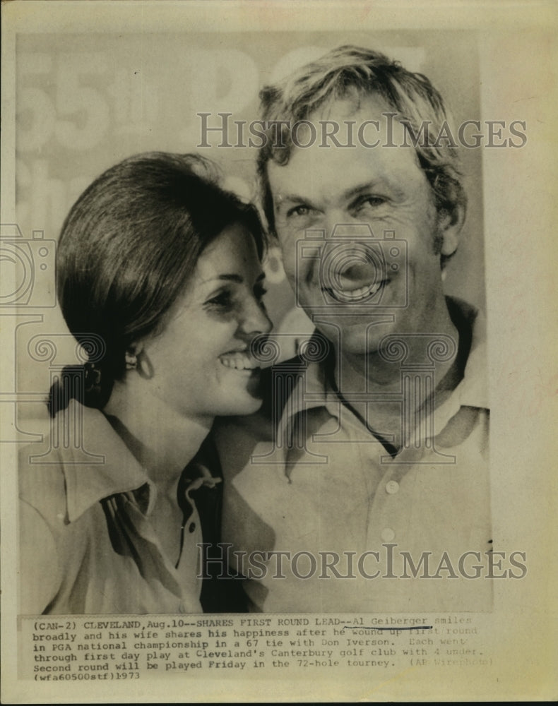 1973 Press Photo Golfer Al Geiberger and wife smile; Al tied for lead at PGA. - Historic Images