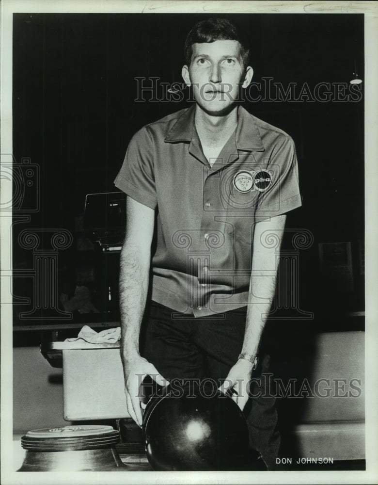 1973 Professional bowler Don Johnson gets his bowling ball. - Historic Images