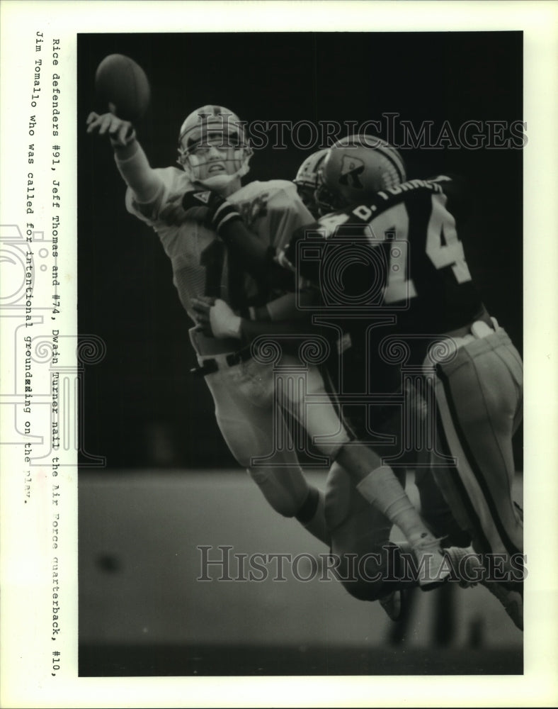 1986 Press Photo Rice defenders nail Air Force quarterback Jim Tomallo. - Historic Images