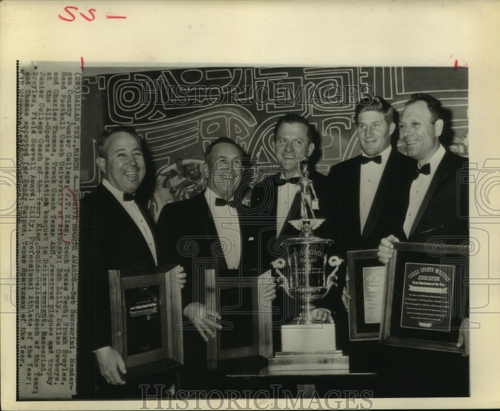 1966 Press Photo All-Sports Association award winners pose at Dallas, TX banquet - Historic Images