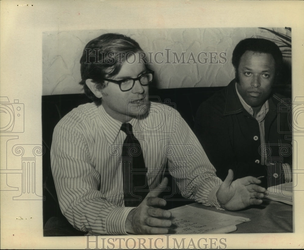 1972 Press Photo NFL Players Association director Ed Garvey press conference.- Historic Images