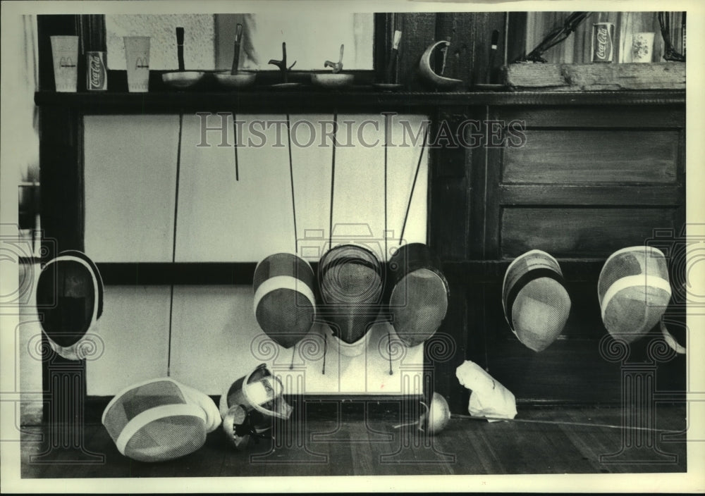 1979 Press Photo Face masks and weapons use in fencing are displayed. - Historic Images