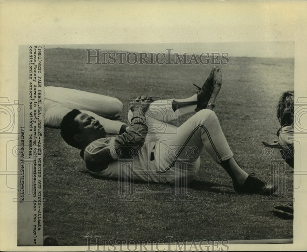 1974 Press Photo Henry Aaron works out the kinks at training camp in Palm Beach. - Historic Images