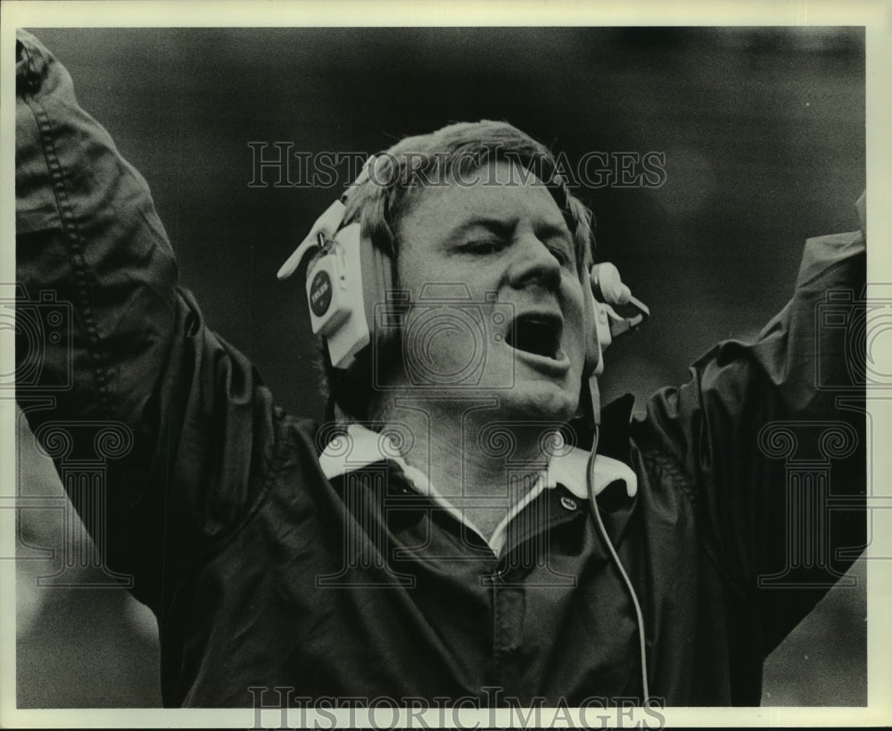 1979 Press Photo Rice football coach Ray Alborn is jubilant on the sideline.- Historic Images