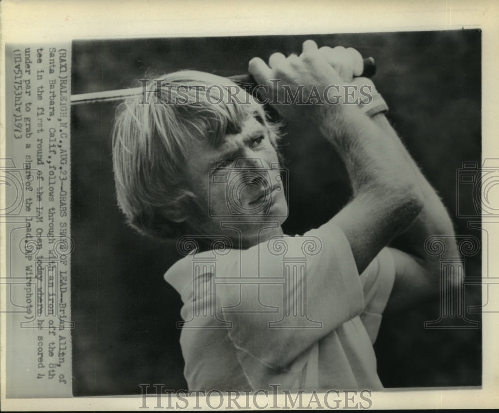 1973 Press Photo Pro golfer Brian Allen hits iron shot off 8th tee at L&amp;M Open. - Historic Images