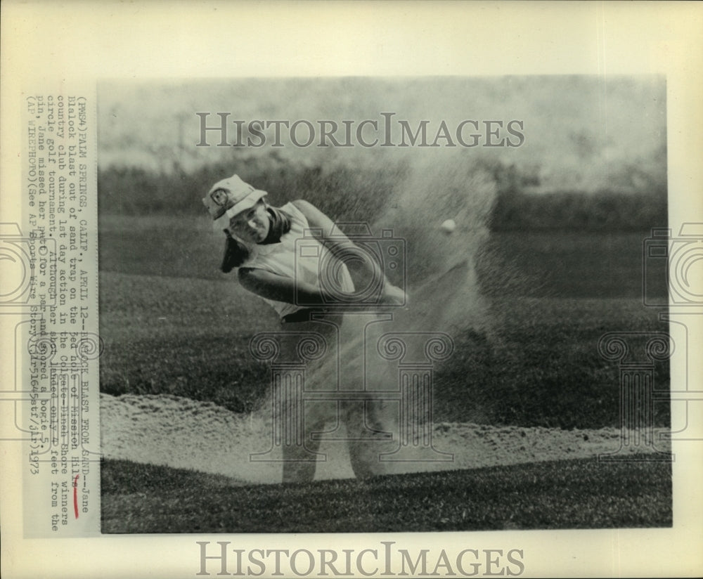 1973 Press Photo Pro golfer Jane Blalock blasts sand shot in Colgate-Dinah Shore - Historic Images