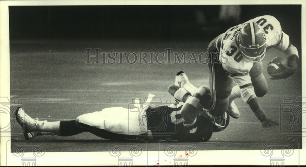 1983 Press Photo Keith Burns tackles James Jones in recent Bluebonnet Bowl game. - Historic Images