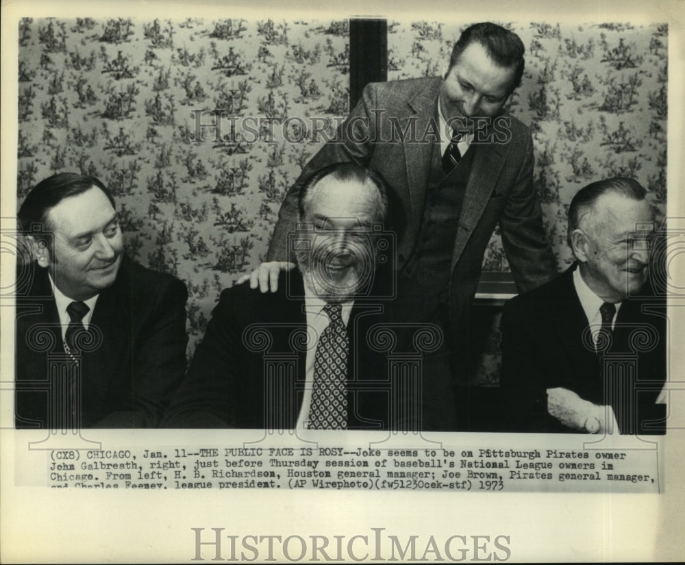 1973 Press Photo Joke is on Pittsburgh owner John Galbreath at owners meeting. - Historic Images