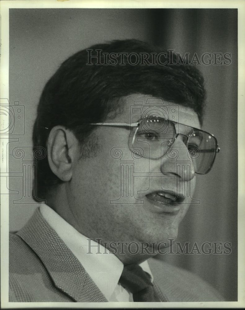 1985 Press Photo Houston Oilers&#39; General Manager Ladd Herzog. - hcs08675- Historic Images