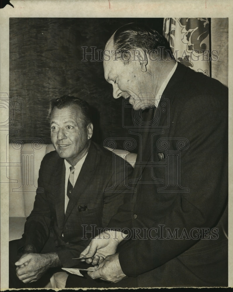 1964 Press Photo Red Sox manager Billy Herman and GM Mike Higgins announce trade - Historic Images