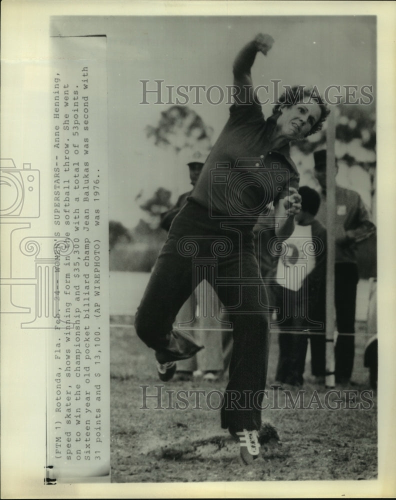 1976 Press Photo Speed skater Anne Henning during Superstars softball throw. - Historic Images