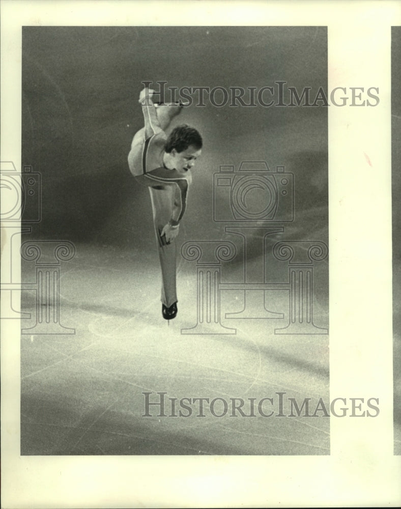 1984 Press Photo Olympic champ Scott Hamilton performs at The Summit in Houston.- Historic Images