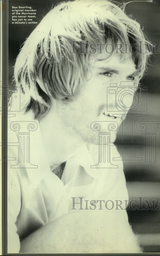 1980 Press Photo Houston Hurricanes' soccer player Dan Geerling sitting on bench- Historic Images