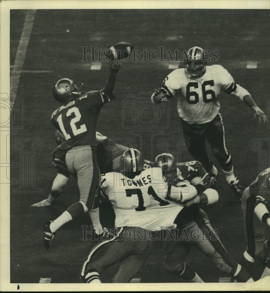 1970 Press Photo Houston Oilers' quarterback Charley Johnson releases a pass. - Historic Images