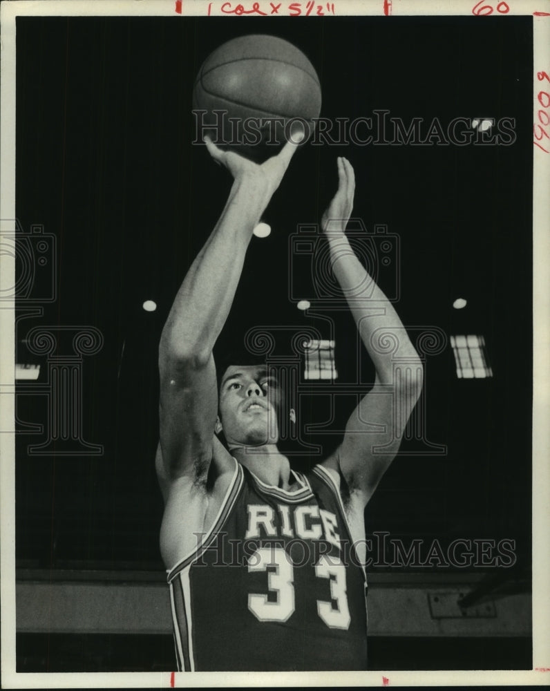 Press Photo Rice University basketball player Tom Myer takes a shot. - hcs09070- Historic Images