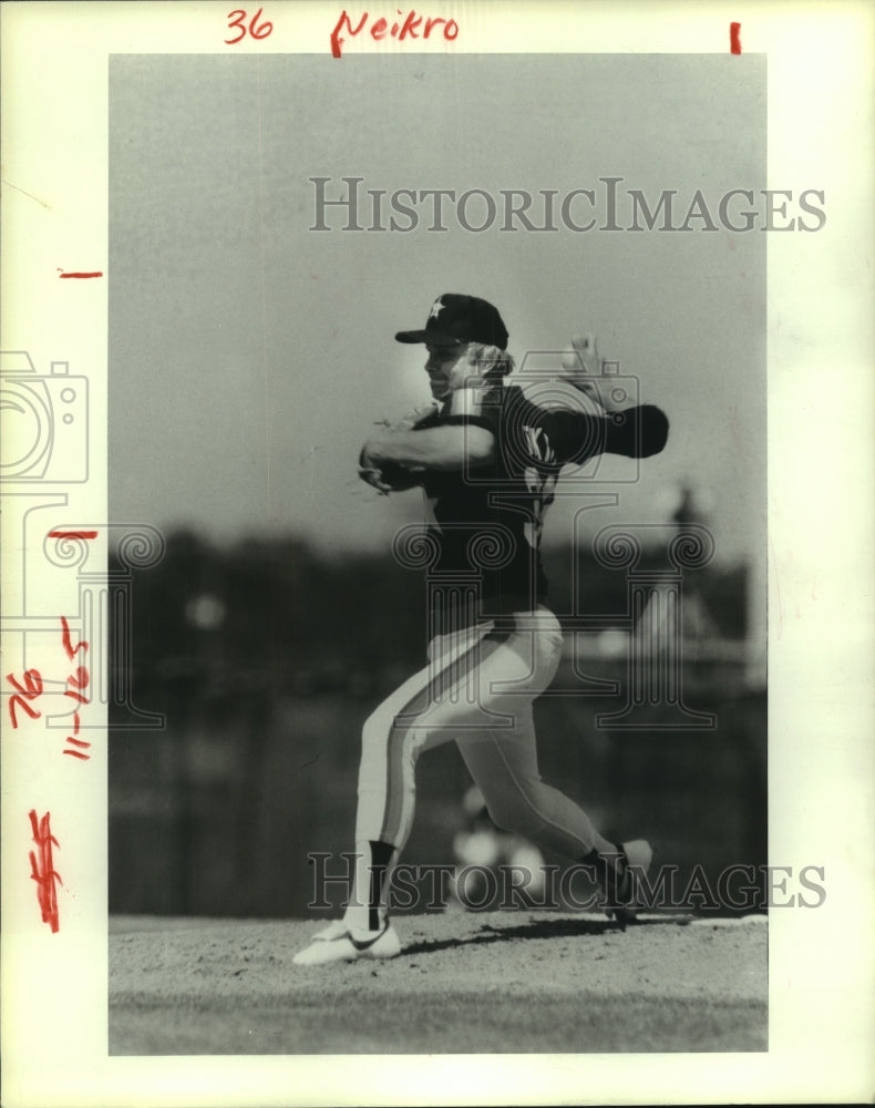 1985 Press Photo Houston Astros&#39; pitcher Joe Niekro winds up on the mound.- Historic Images