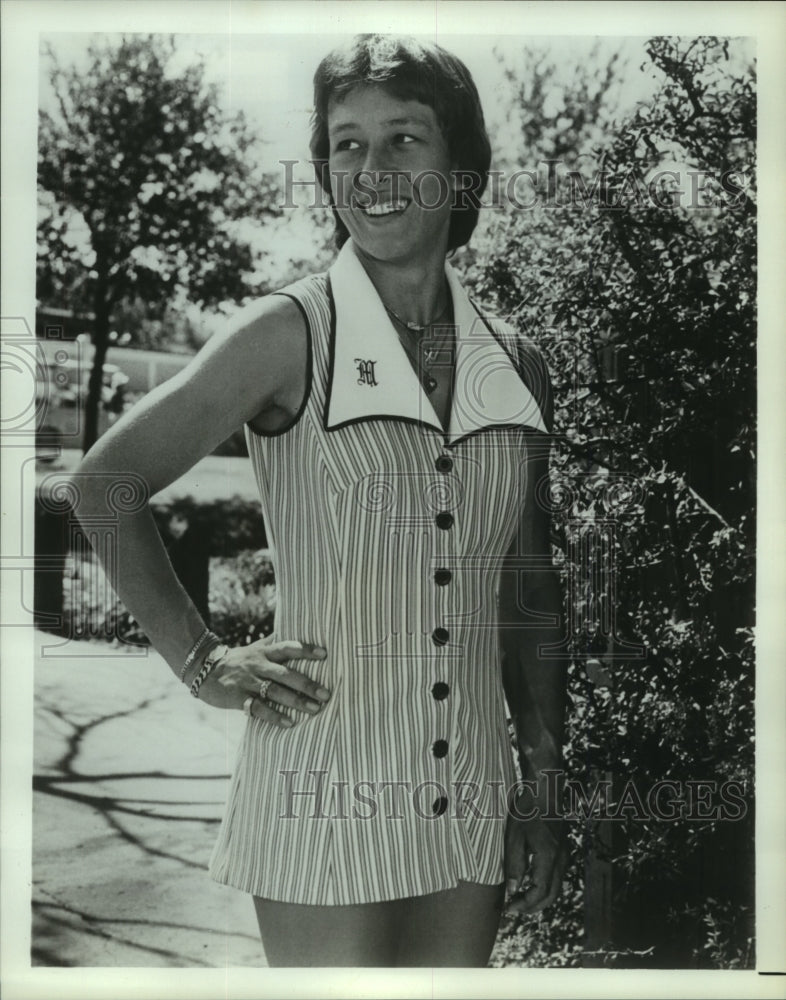 1989 Press Photo Professional tennis star martina Navratilova strikes a pose. - Historic Images