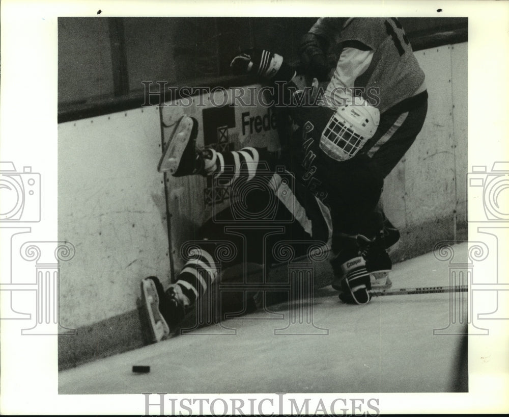 1991 Press Photo Hockey players on ice at Sharpstown rink in Houston, TX.- Historic Images