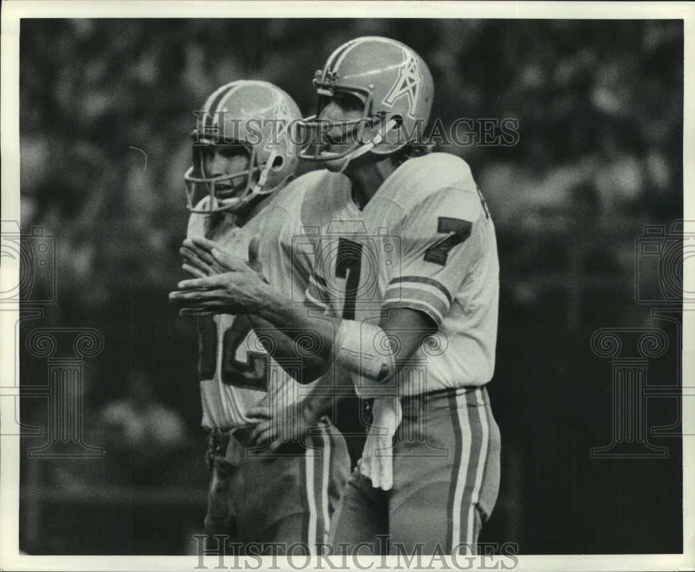 Press Photo Houston Oilers&#39; quarterback Dan Pastorini applauds the play.- Historic Images