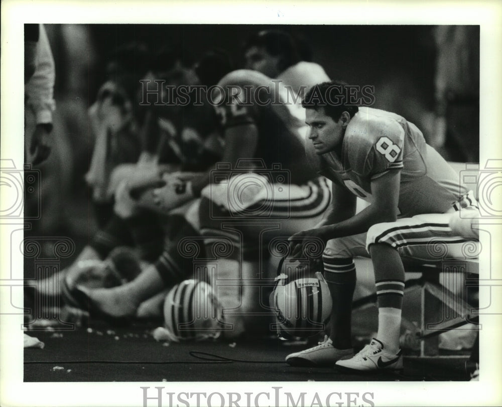 1990 Press Photo Oilers&#39; kicker Teddy Garcia on bench after missed field goal.- Historic Images