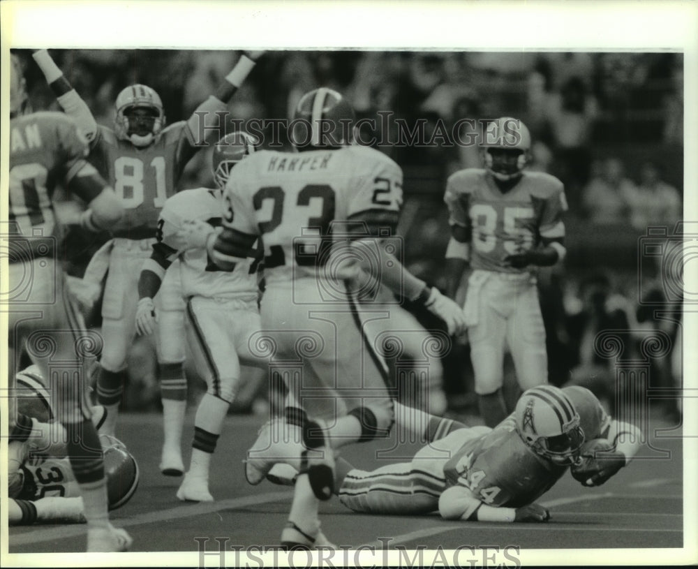 1991 Press Photo Oilers&#39; Lorenzo White scores touchdown against Cleveland.- Historic Images