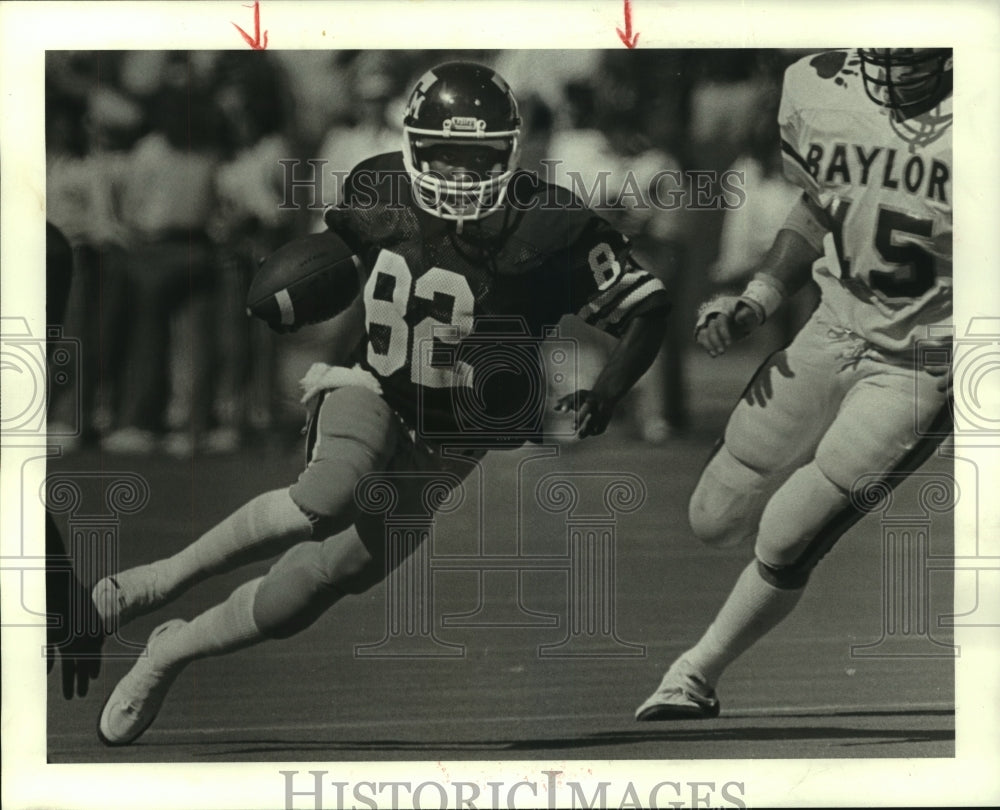 1982 Press Photo Texas A&amp;M&#39;s Jeff Nelson runs past Baylor&#39;s Clark Hood for TD.- Historic Images