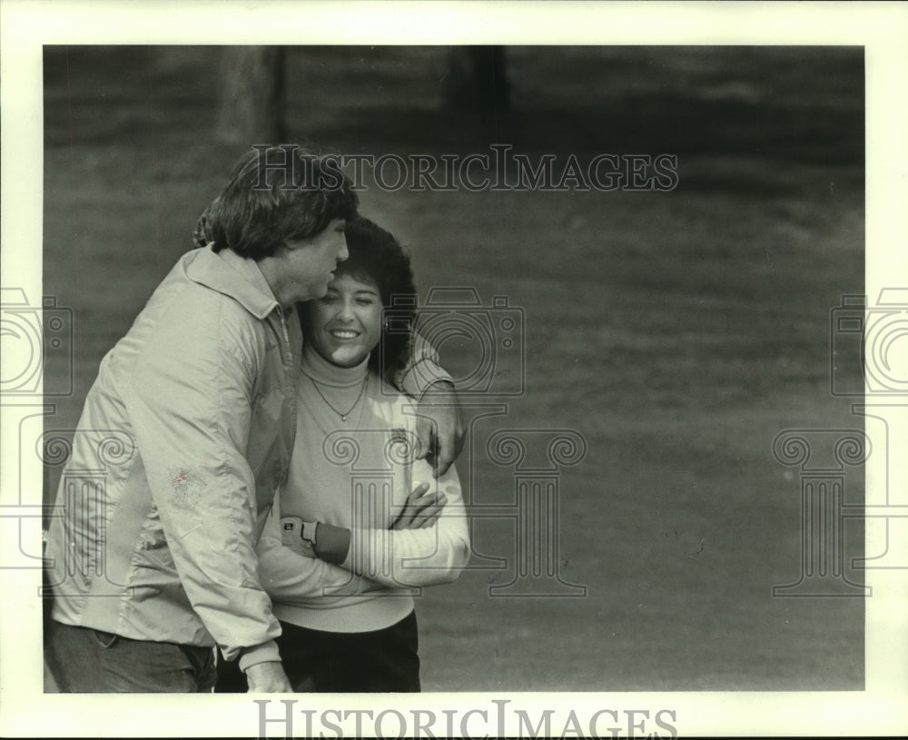 1989 Press Photo Astros' star Ray Knight gives golfer Nancy Lopez golf ...