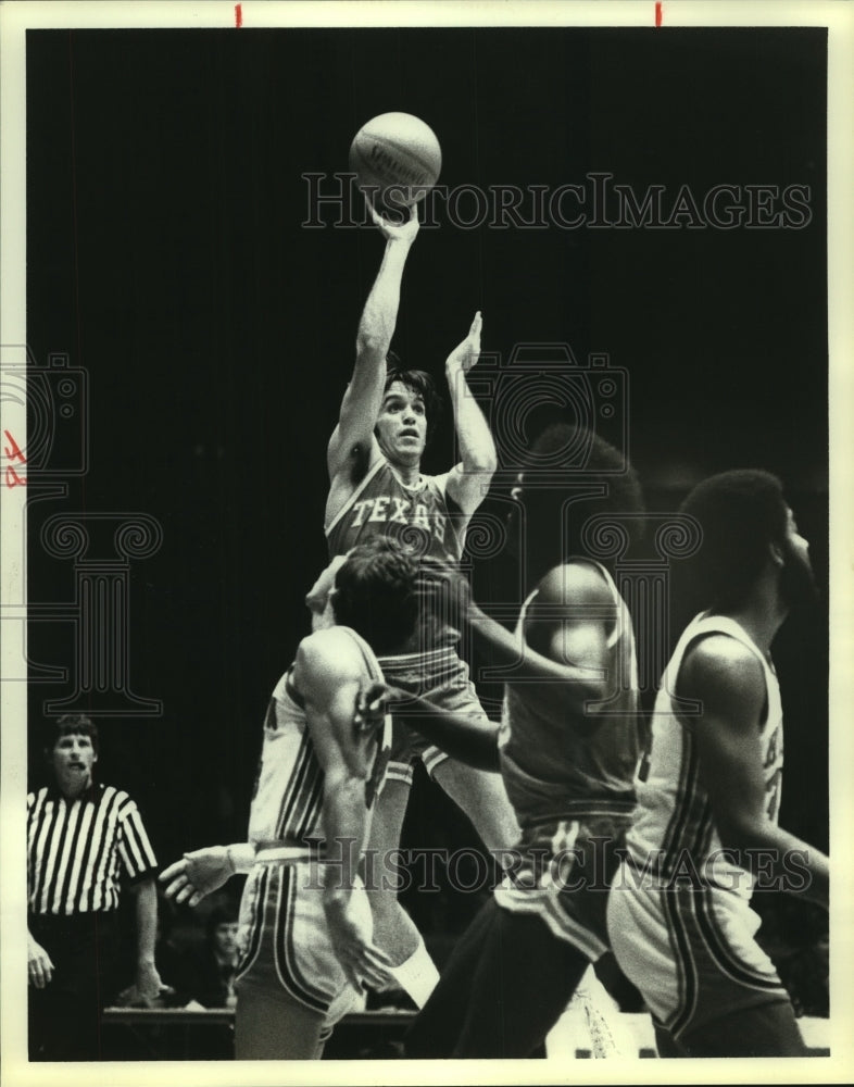 1979 Press Photo University of Texas&#39;s All-American Jim Krivacs takes a shot.- Historic Images