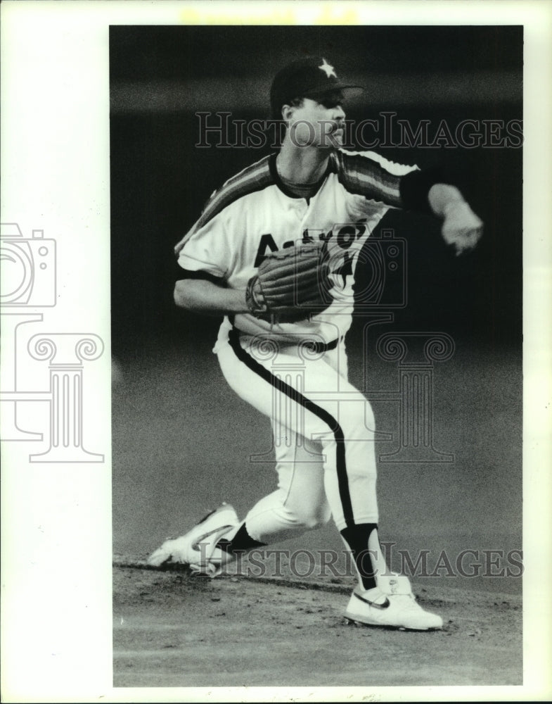 1989 Press Photo Houston Astros&#39; pitcher Bob Knepper delivers a pitch Thursday. - Historic Images