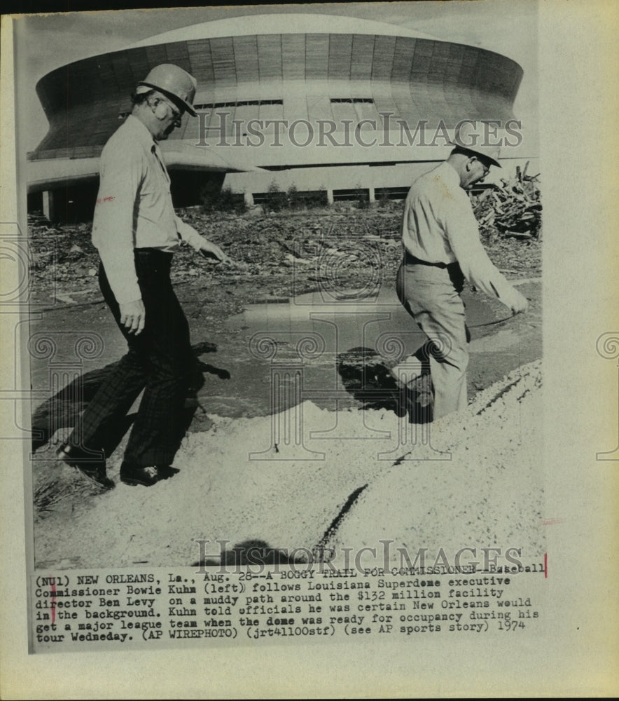 1974 Press Photo Baseball Commissioner Bowie Kuhn tours Superdome with Ben Levy. - Historic Images