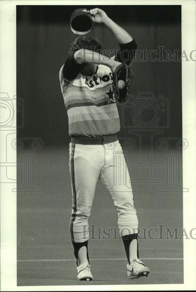 1986 Press Photo Astros&#39; Bob Knepper wipes his forehead after giving up home run- Historic Images