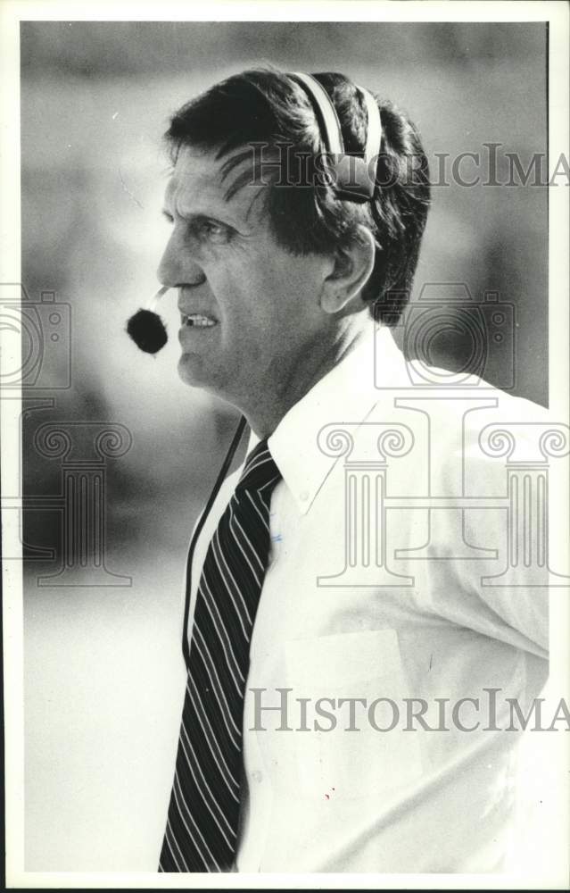 1986 Press Photo Coach Jackie Sherrill watches during football game - hcs10174- Historic Images