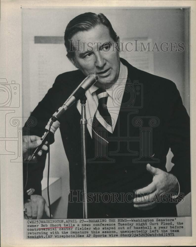 1971 Press Photo Senators&#39; owner Bob Short at a news conference in Washington - Historic Images