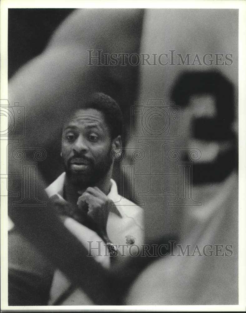 1989 Press Photo Coach Don Chaney watches a basketball game - hcs10586 - Historic Images