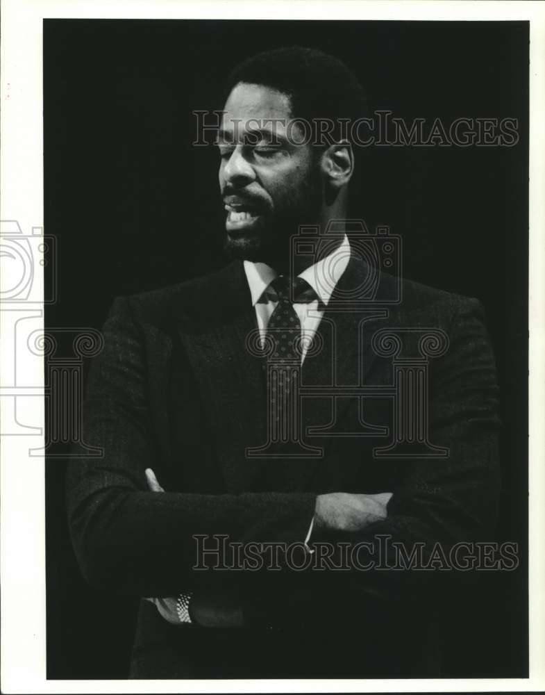 1989 Press Photo Rockets coach Don Chaney reacts to a bad call in 1st quarter- Historic Images