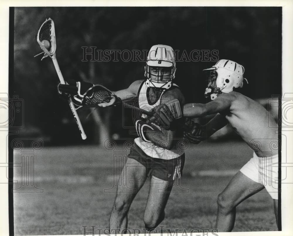 1978 Press Photo Vincent Trensia blocks Shannon Young in a lacrosse game - Historic Images