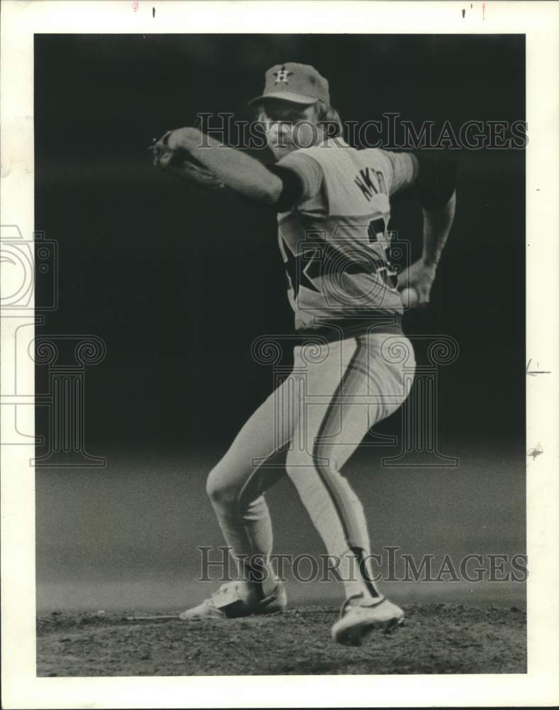 1982 Press Photo Astros&#39; Joe Niekro throws a pitch in the second inning- Historic Images