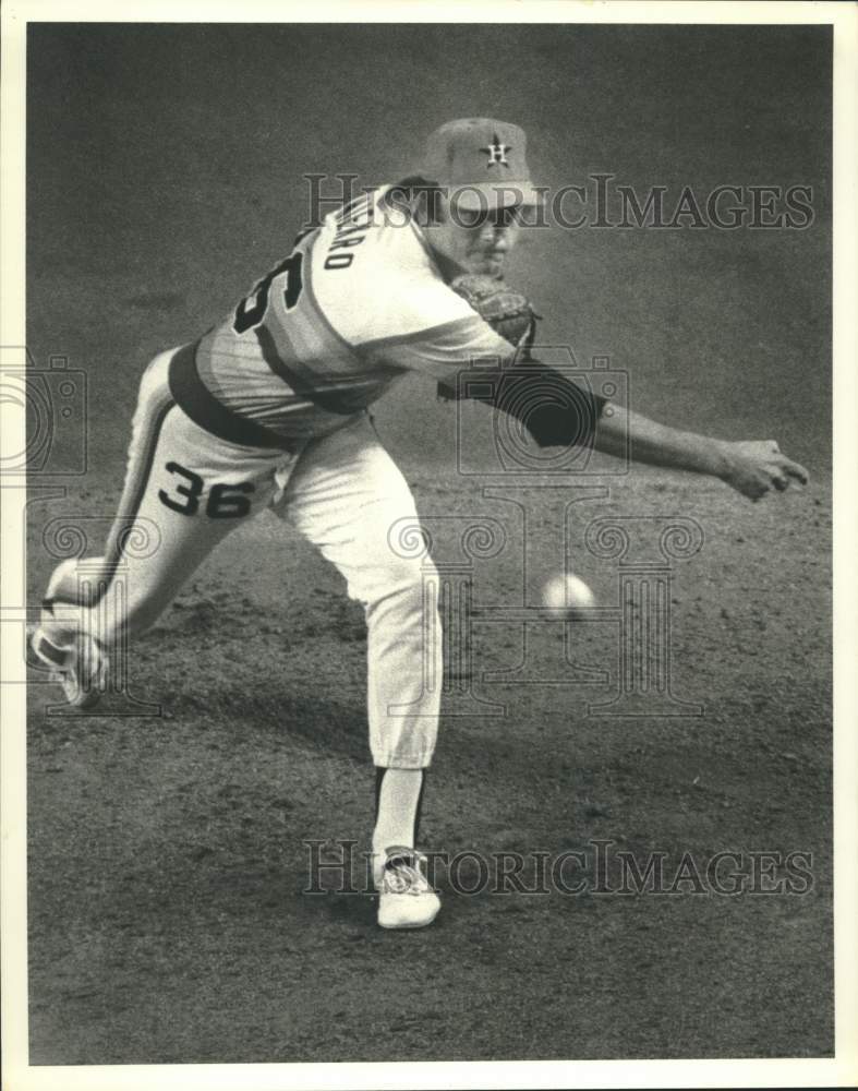 Press Photo Astros&#39; Joe Niekro throws a pitch during baseball game - hcs11375 - Historic Images