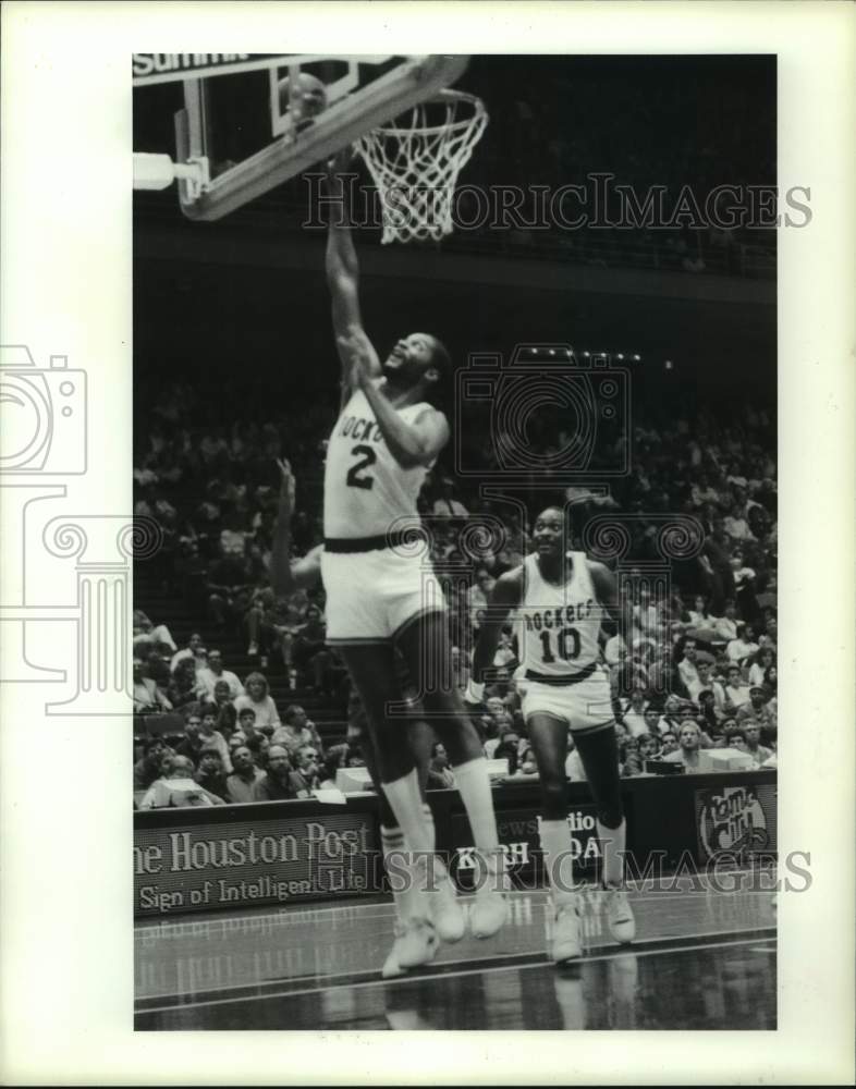 1989 Press Photo Houston Rockets #2 lays in a shot at an open basket.- Historic Images