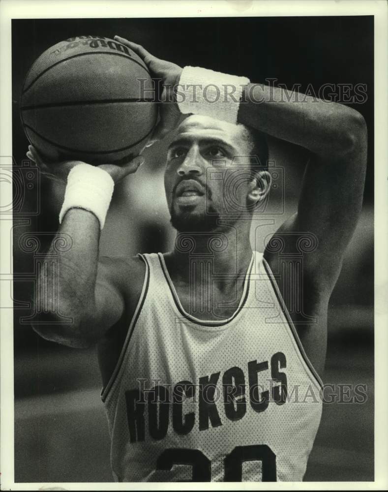 1983 Press Photo Houston Rockets&#39; Allen Leavell lines up a free throw. - Historic Images