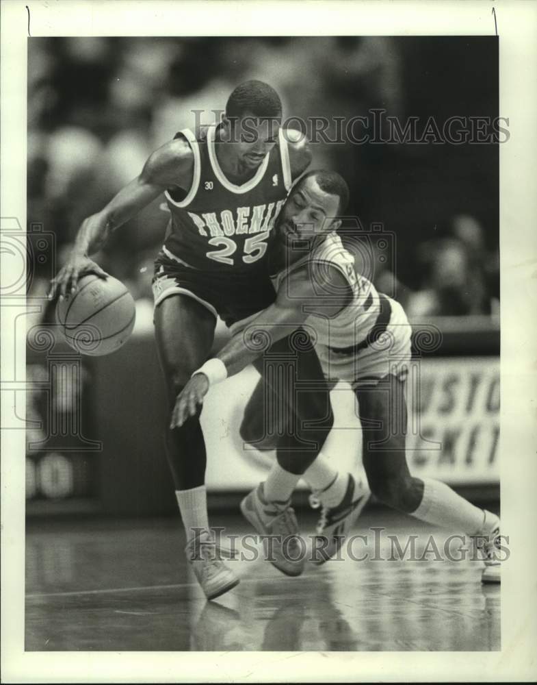 1988 Press Photo Rockets Allen Leavell appears to tackle Sun&#39;s Craig Hodges.- Historic Images