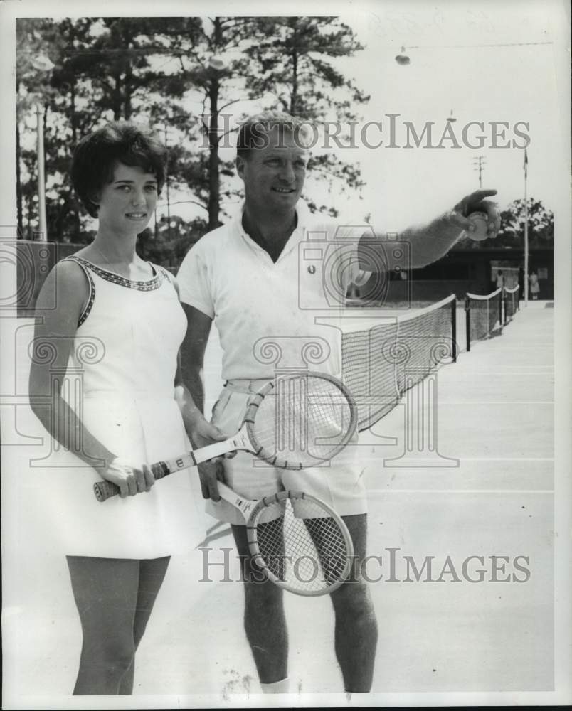 1962 Press Photo Lee LeClear and Daisy Withridge at Macregor Park Tennis Center- Historic Images