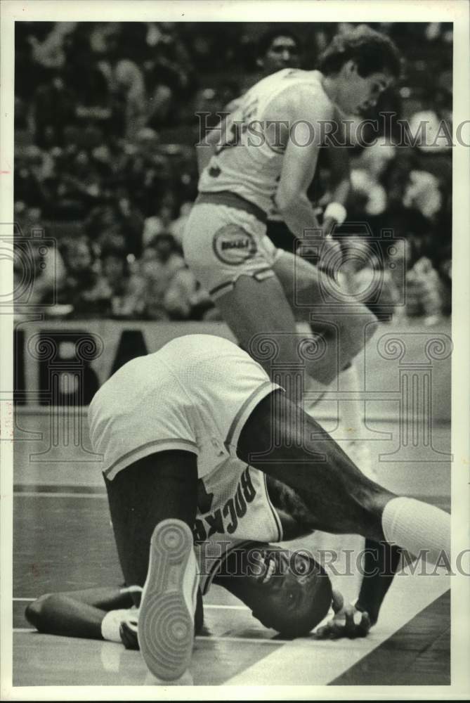 1984 Press Photo Houston Rockets&#39; Phil Ford lands hard after being fouled. - Historic Images